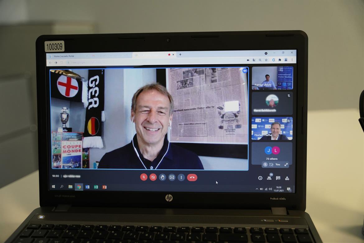 Jürgen Klinsmann debates with accadis students 