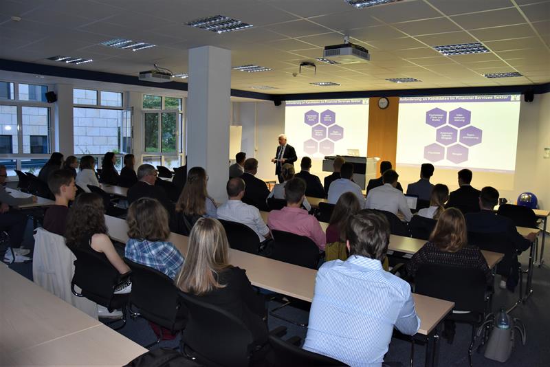 Top-class speakers and extensive investment know-how 